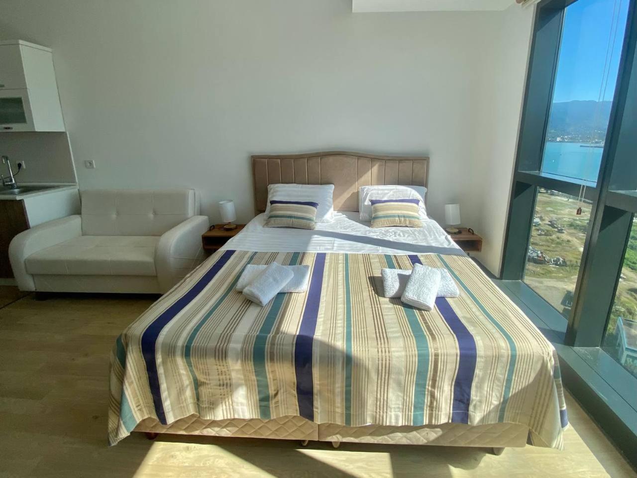 Apartments With Sea And Mountain Views, Portа Batumi Tower Eksteriør billede